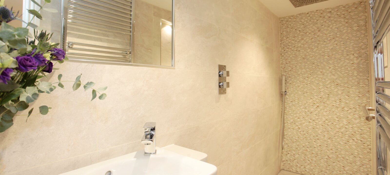 Agapanthus bathroom